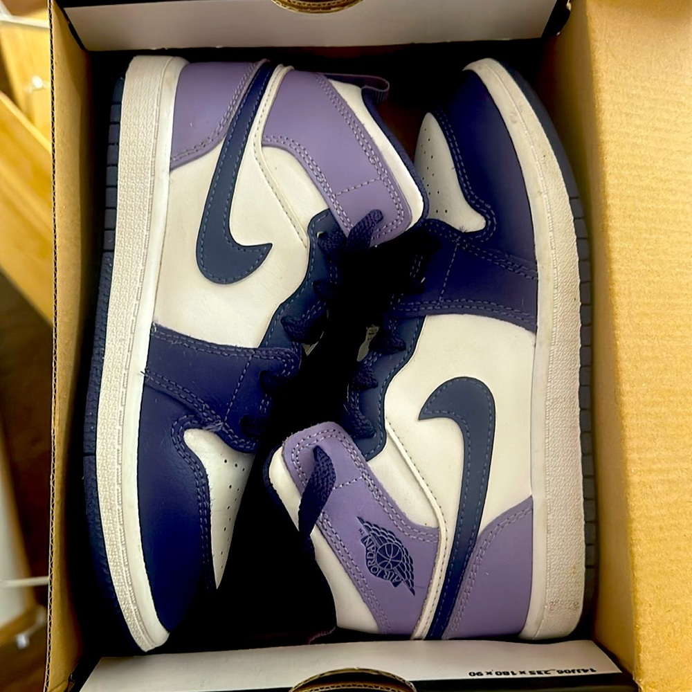 Youth Jordan 1 Mid